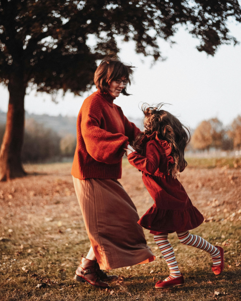 Découvrez les 5 langages de l’amour chez l’enfant et comment les séances de Babilogie peuvent aider à mieux comprendre, apaiser et renforcer le lien parent-enfant.