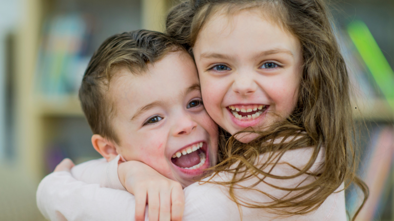Difficultés de sommeil après l’annonce d’une grossesse : quand l’arrivée d’un deuxième enfant perturbe les nuits du premier. Récit d&rsquo;une séance de Babilogie®.